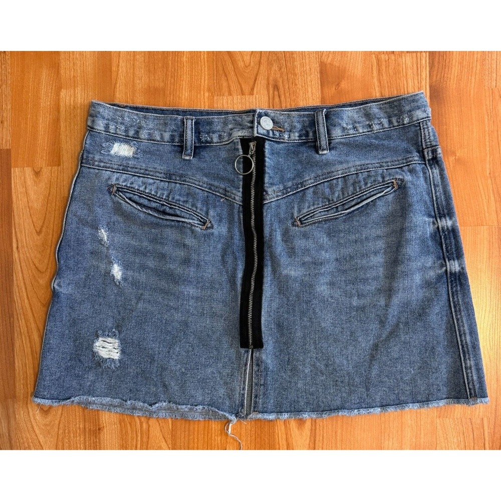 BlankNYC Women's Sz 31 Frayed Hem Light Wash Blue Denim Jean Skirt Casual Zipper